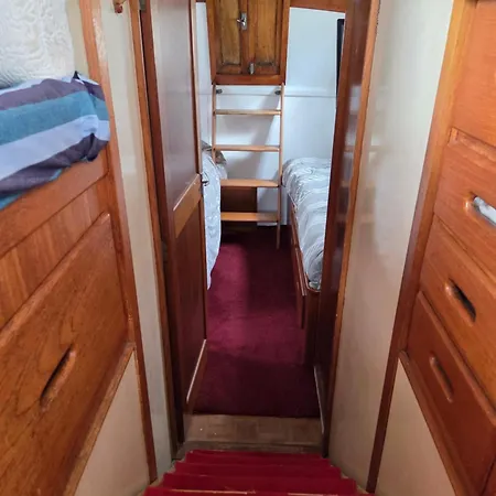 Bateau De Legende Botel *
