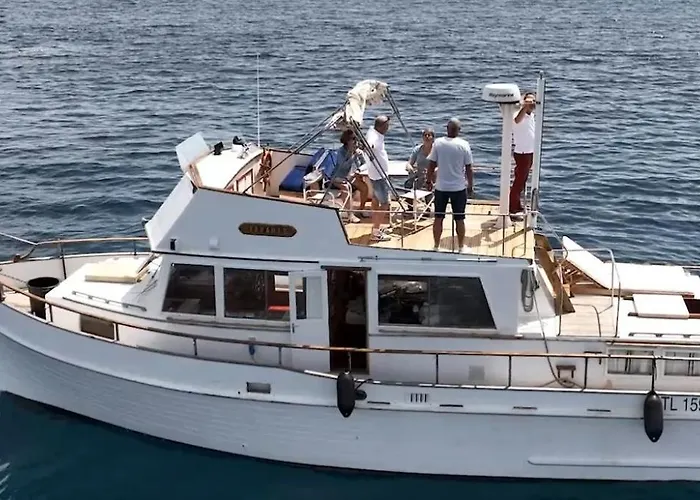Bateau De Legende Botel