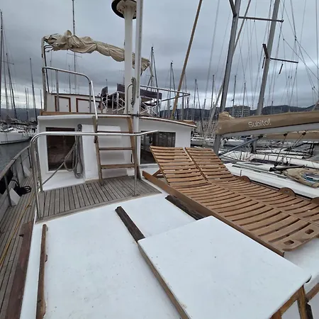 Πλωτό κατάλυμα Bateau De Legende *