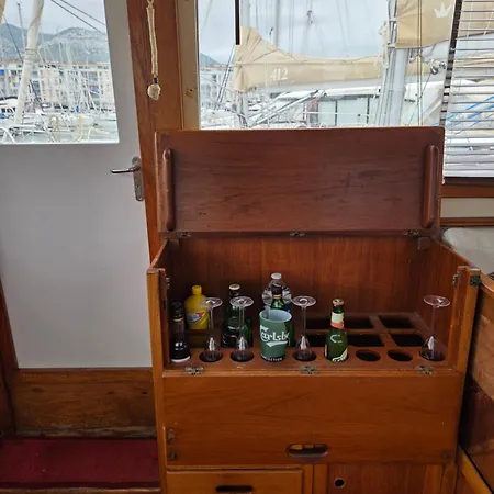 Bateau De Legende تولون