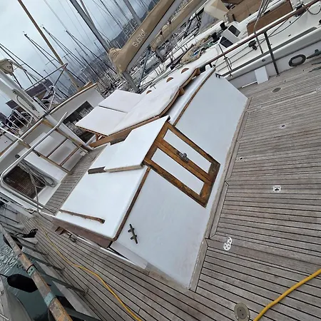 Bateau De Legende Πλωτό κατάλυμα