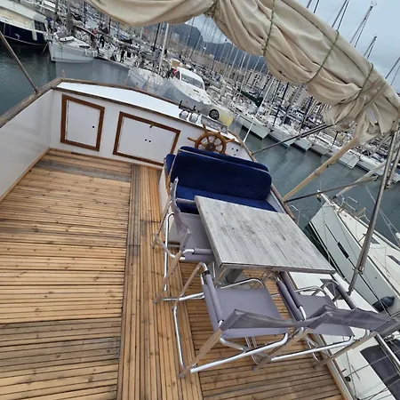 Bateau De Legende Πλωτό κατάλυμα