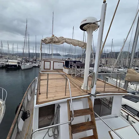 Bateau De Legende تولون