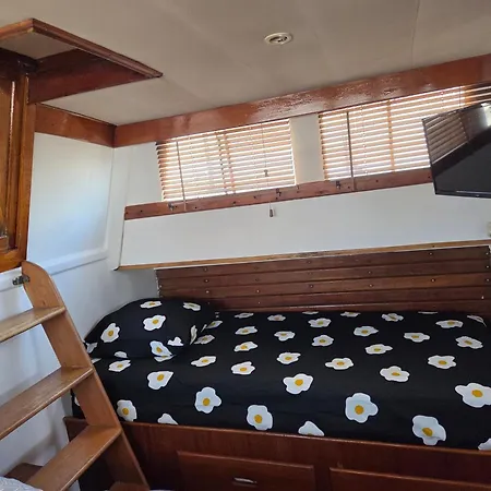 Bateau De Legende تولون