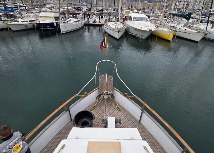 Bateau De Legende Ботель