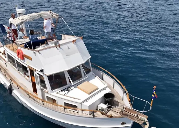 Ботель Bateau De Legende *